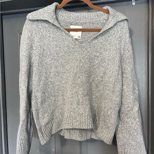 Abercrombie & Fitch Heather Gray V-Neck Sweater